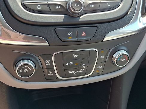 Used 2024 Chevrolet Equinox LS FWD image 18