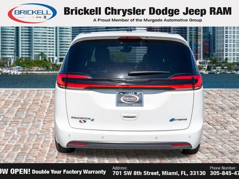 Used 2024 Chrysler Pacifica Limited FWD image 6