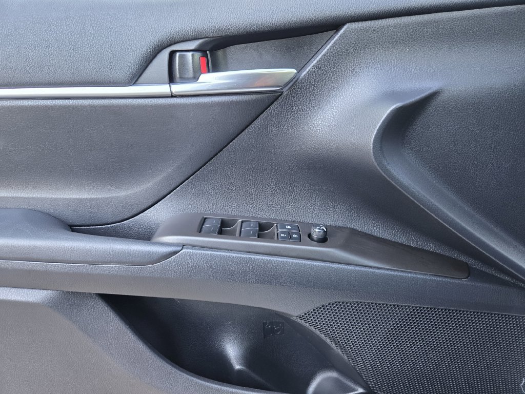 Used 2023 Toyota Camry SE w/ Convenience Package FWD image 18
