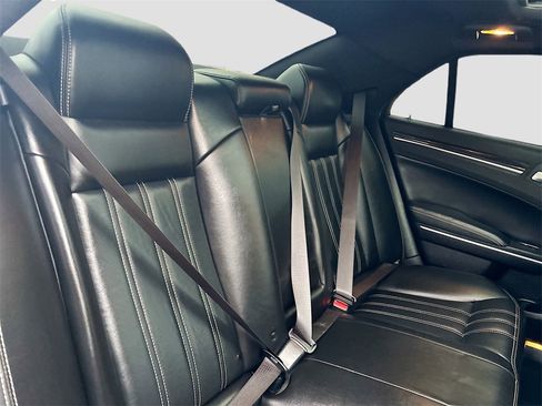 Used 2022 Chrysler 300 S image 28