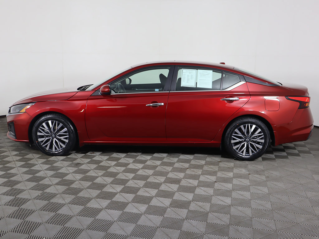 Used 2023 Nissan Altima 2.5 SV w/ SV Premium Package FWD image 18