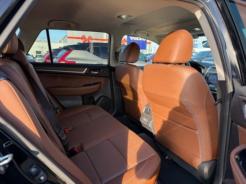 Used 2018 Subaru Outback 2.5i Touring image 11