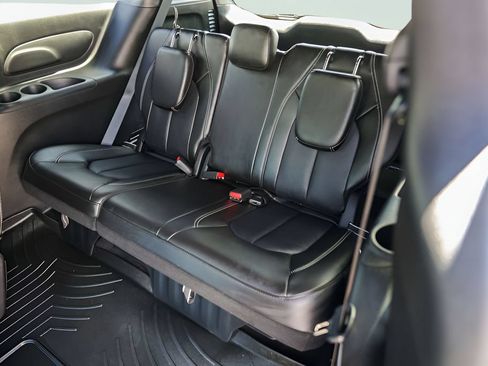 Used 2025 Chrysler Pacifica Select FWD image 26