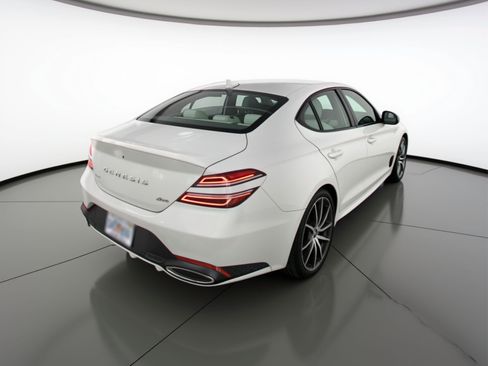 Used 2025 Genesis G70 2.5T image 9