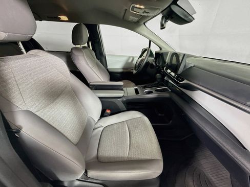 Certified 2026 Toyota Sienna LE AWD/4WD image 27