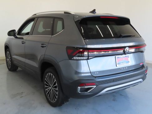 New 2025 Volkswagen Taos SE image 7