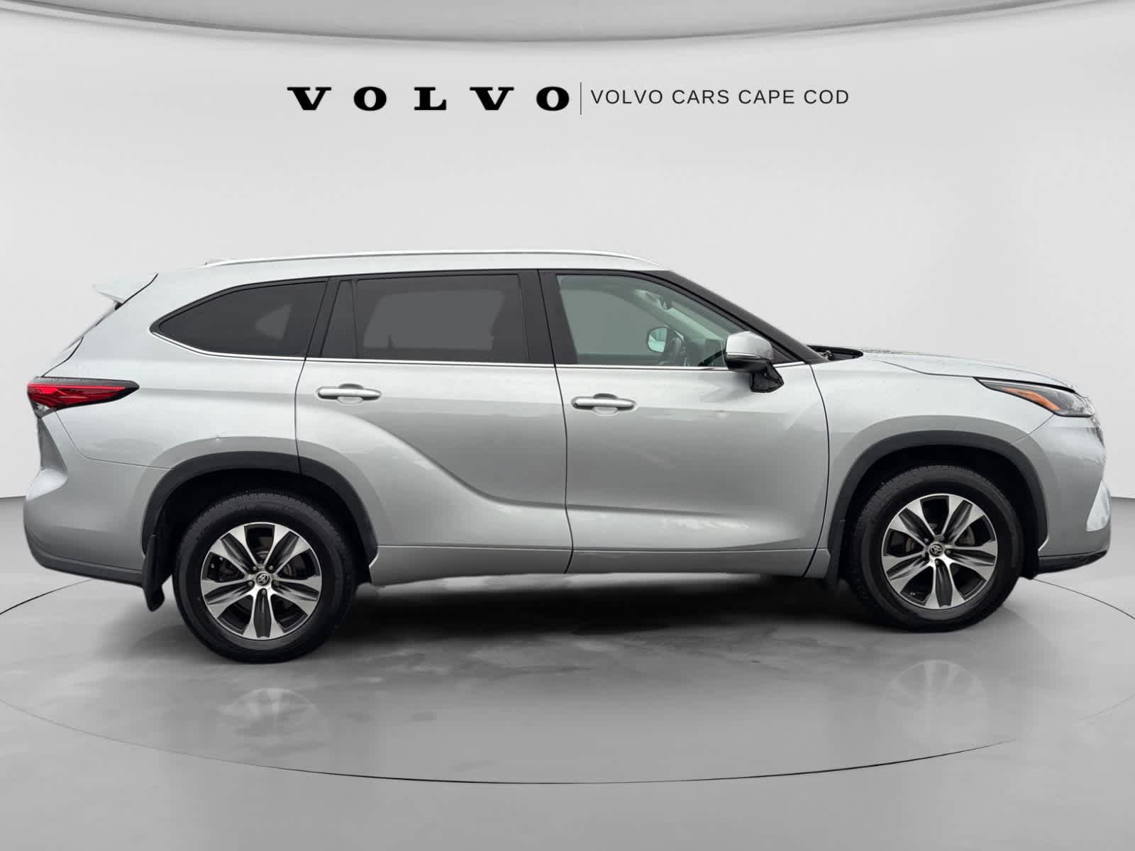 Used 2021 Toyota Highlander XLE AWD/4WD image 8