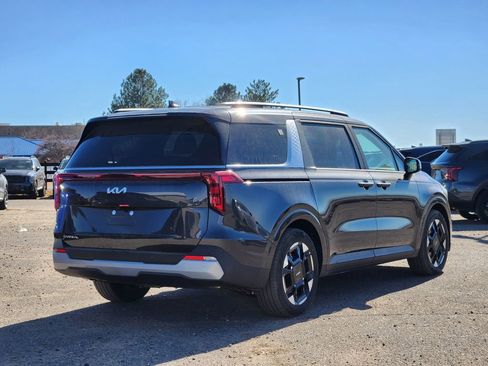 New 2026 Kia Carnival EX FWD image 3