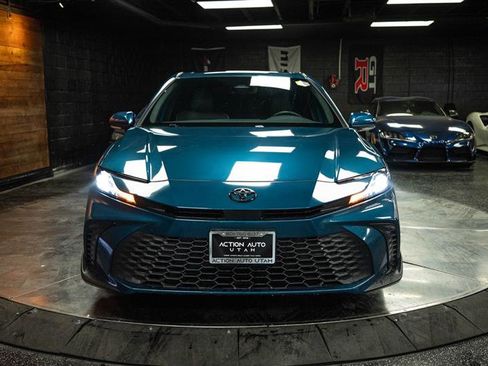 Used 2025 Toyota Camry SE image 4