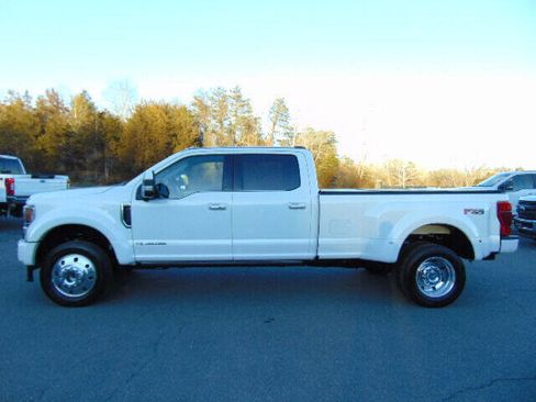 Used 2022 Ford F450 Limited w/ FX4 Off-Road Package image 26