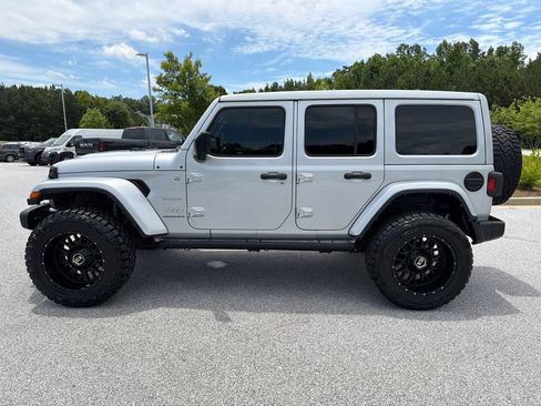 Used 2023 Jeep Wrangler Unlimited Sahara AWD/4WD image 4