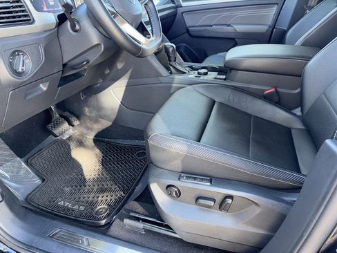 Used 2021 Volkswagen Atlas Cross Sport SEL image 17
