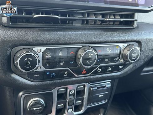 Used 2024 Jeep Wrangler Unlimited AWD/4WD image 26