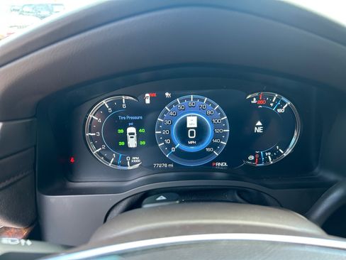 Used 2017 Cadillac Escalade Premium Luxury AWD/4WD image 10