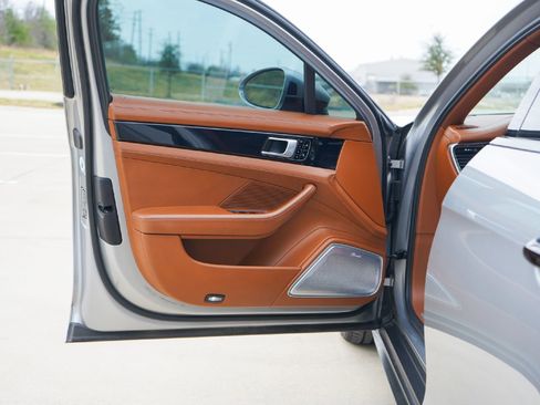 Used 2018 Porsche Panamera 4S image 22