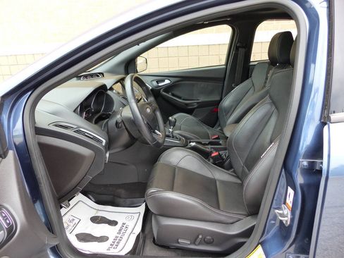 Used 2018 Ford Focus ST w/ Equipment Group 402A FWD image 31