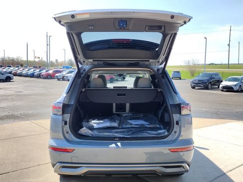 New 2026 Mitsubishi Outlander SE image 17