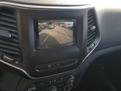 Used 2020 Jeep Cherokee Latitude Plus image 24