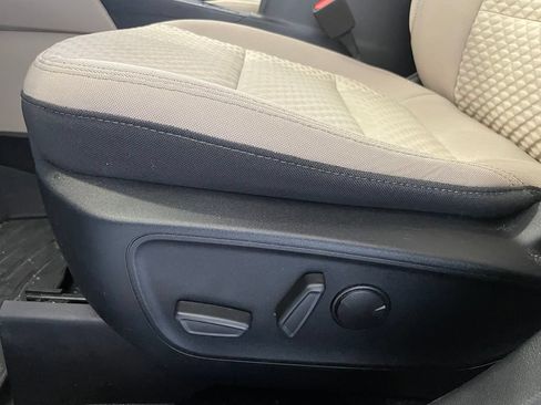 Used 2020 Ford Escape SE FWD image 11