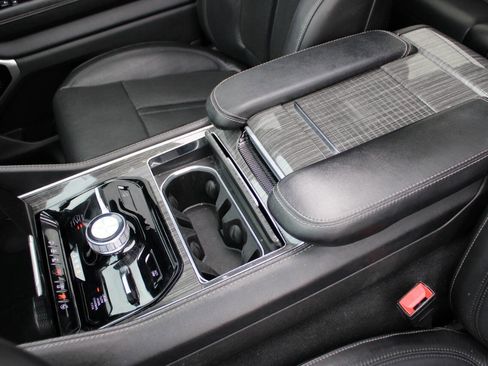 Used 2022 Jeep Wagoneer Series III w/ Premium Group I image 34