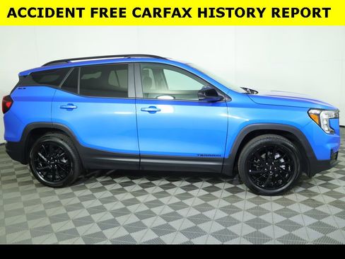 Used 2024 GMC Terrain SLE w/ Driver Convenience Package image 5