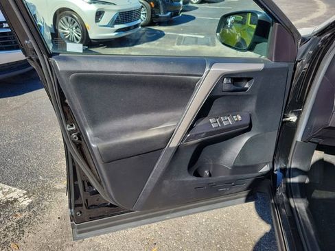 Used 2018 Toyota RAV4 LE image 8