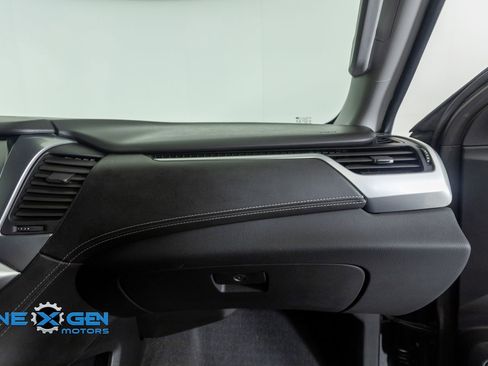 Used 2020 Chevrolet Suburban LT w/ Luxury Package AWD/4WD image 43