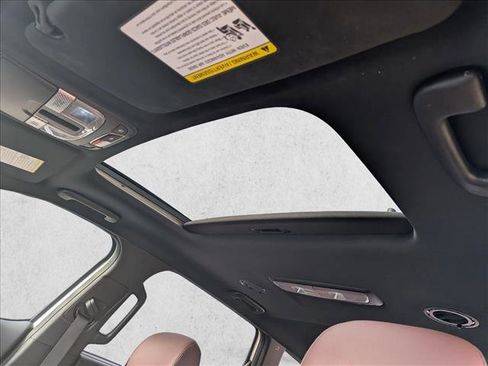 Used 2024 Kia Telluride EX w/ EX Captain's Chair Package image 19