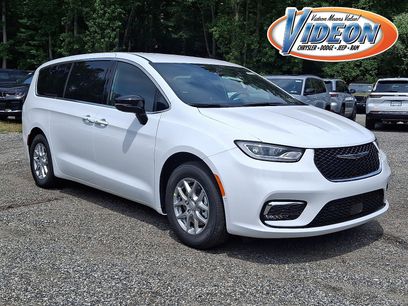 New 2026 Chrysler Pacifica Select