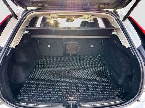 Used 2021 Volvo XC60 T5 Momentum image 28