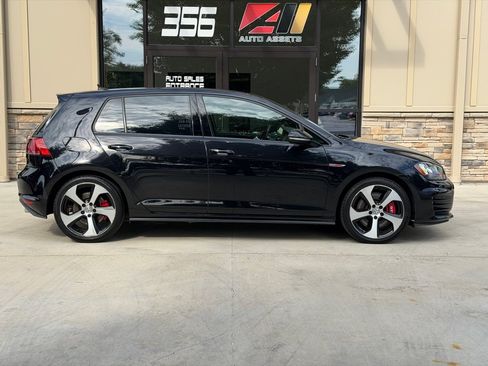 Used 2017 Volkswagen GTI SE FWD image 2