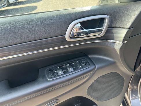 Used 2019 Jeep Grand Cherokee Limited AWD/4WD image 20