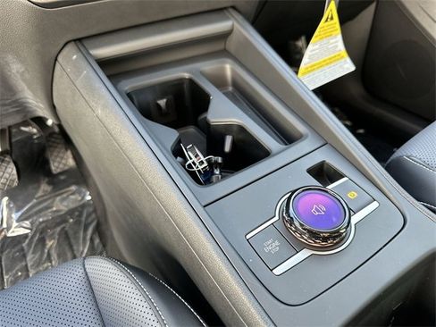 New 2025 Volkswagen Tiguan SE image 16