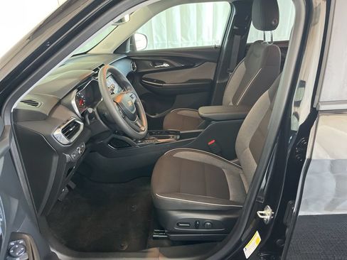 Used 2023 Chevrolet TrailBlazer LT w/ Convenience Package AWD/4WD image 3