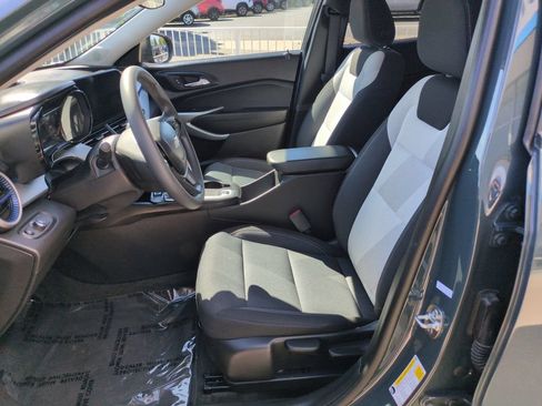 Used 2026 Chevrolet Trax LS FWD image 9