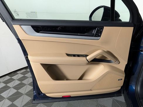 New 2026 Porsche Cayenne image 25