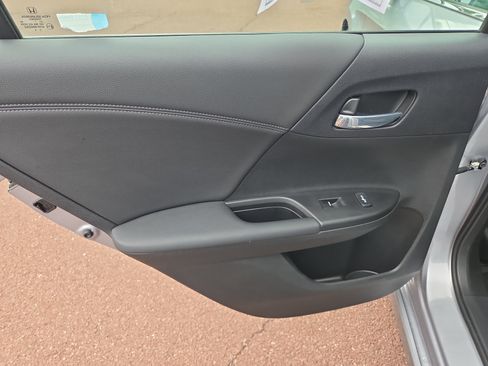 Used 2017 Honda Accord Touring image 21