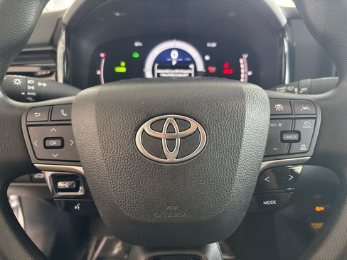 Used 2025 Toyota Camry LE image 27