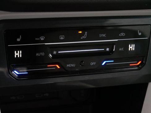 Certified 2022 Volkswagen Tiguan SE image 23