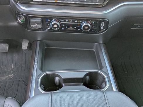 Used 2025 GMC Sierra 2500 SLT w/ SLT Premium Package AWD/4WD image 18