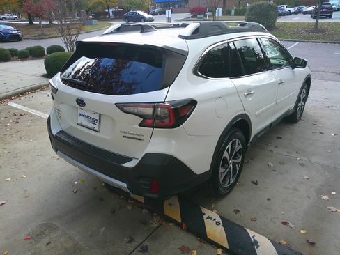 Used 2022 Subaru Outback Touring XT image 10
