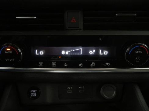 Used 2024 Nissan Rogue SV FWD image 18