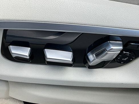 Used 2017 BMW 750i RWD image 28