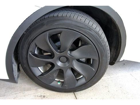Used 2023 Tesla Model Y Long Range AWD/4WD image 25