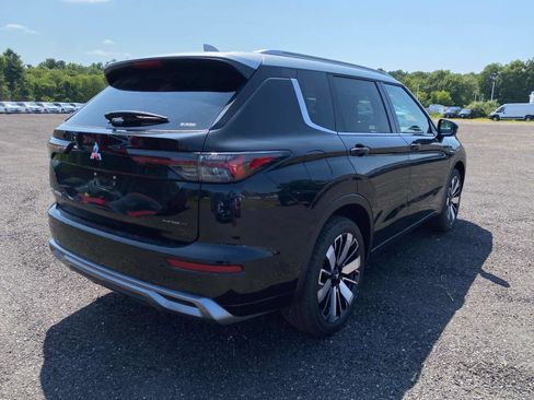 New 2025 Mitsubishi Outlander AWD image 3