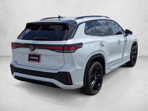 New 2026 Volkswagen Tiguan SE R-Line FWD image 5