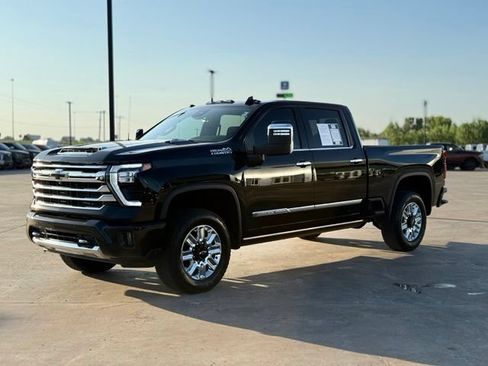 Used 2024 Chevrolet Silverado 2500 High Country w/ High Country Premium Package AWD/4WD image 4