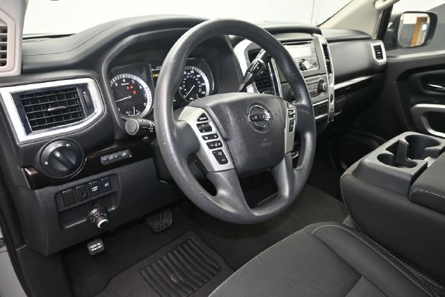Used 2017 Nissan Titan SV AWD/4WD image 7
