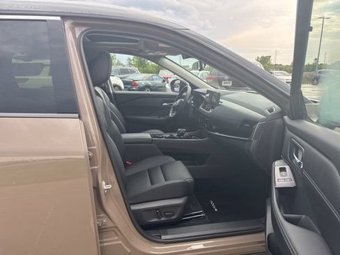 Used 2025 Nissan Rogue SL w/ Tech Package AWD/4WD image 20