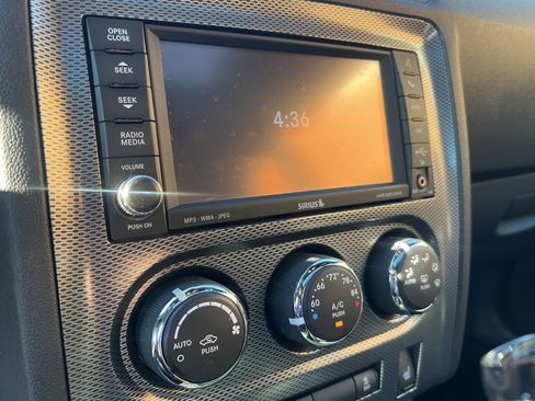 Used 2013 Dodge Challenger R/T image 29